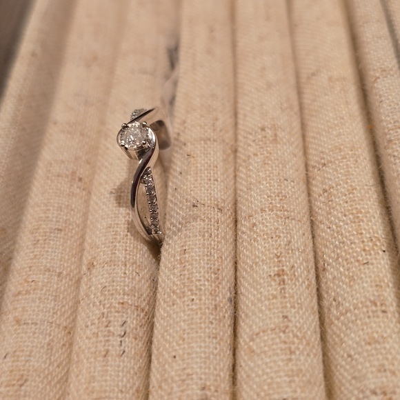 KOHL'S 1/5 CTTW DIAMOND 10K GOLD RING SIZE 7 - Picture 3 of 14